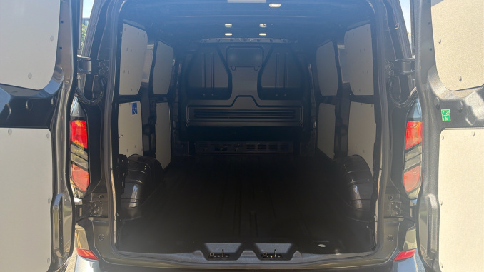 Ford Transit Custom 280 L1 Diesel Fwd 2.0 EcoBlue 136ps H1 Van Limited - Image 12
